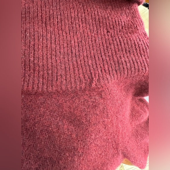 AQUA Cashmere Turtleneck Sweater with holes - 100% Bloomingdale’s-Size Small - Picture 9 of 9